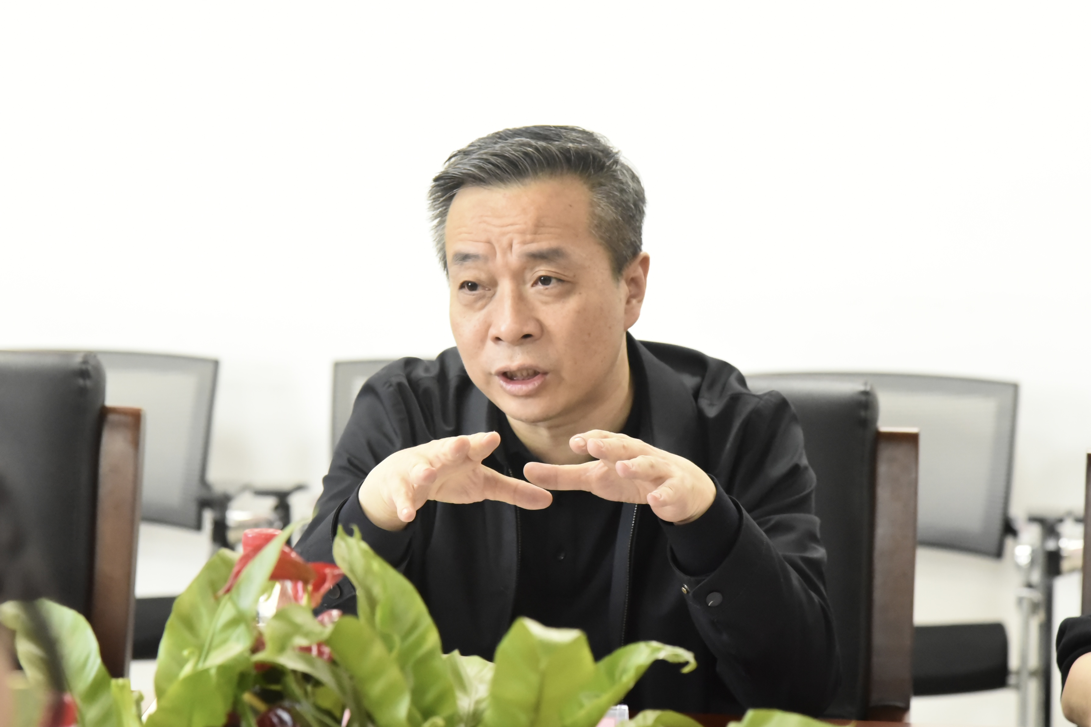 图1-康震副校长一行赴外国语言文学学院开展科研工作调研.JPG