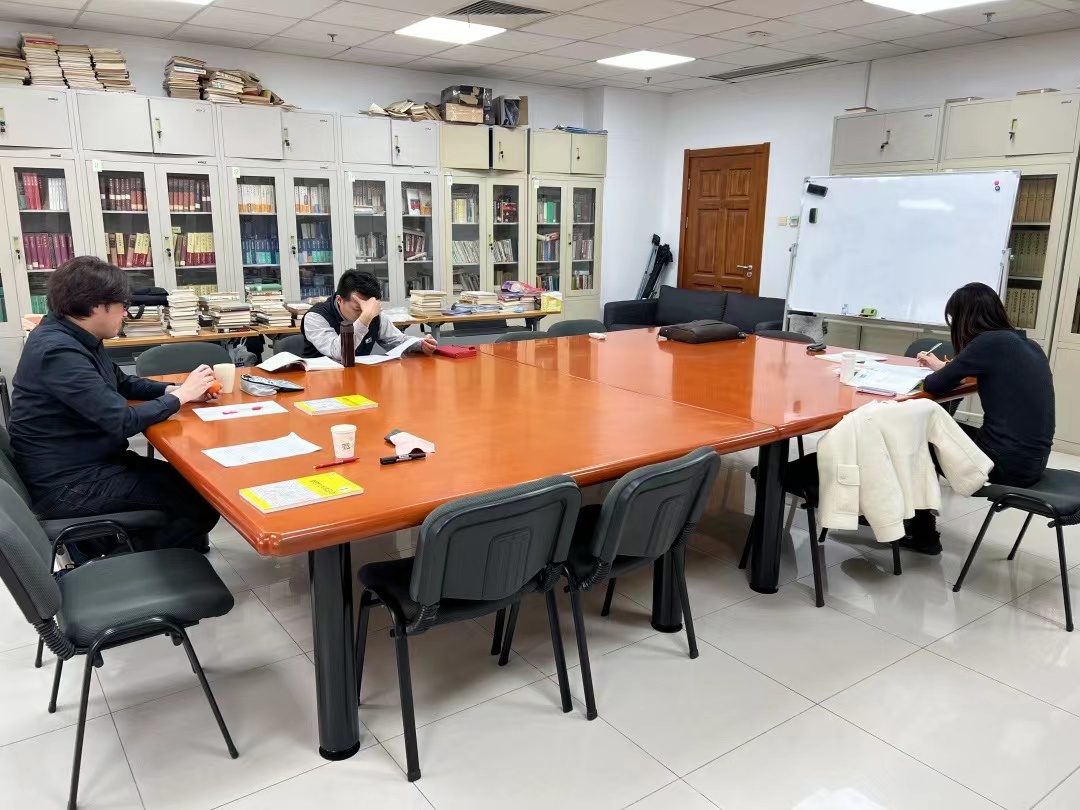 日文系教研团队帮助参赛教师备赛.jpg