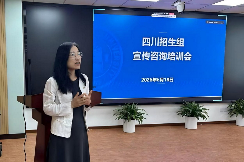 艾书记_调整大小.jpg 艾书记_调整大小.jpg