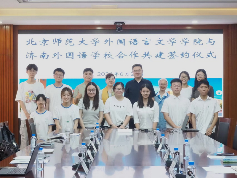 大合照_调整大小.jpg 大合照_调整大小.jpg
